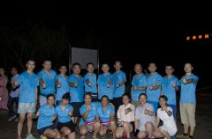 东大星光夜跑团开跑4个月,小伙伴们终于有队服啦!
