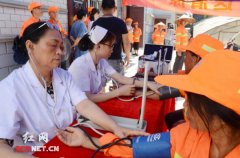 城市因您而美 关爱环卫工长沙东大肛肠医院从未止步