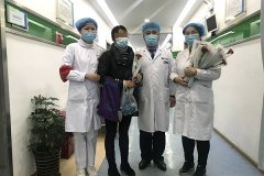 庆祝国际妇女节 医院向女性患者及家属送上鲜花和祝福